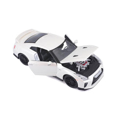 Bburago Nissan GT-R 2017 1:24 Die-Cast Model Car - White | 18-21082W